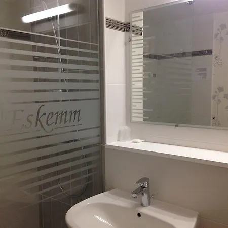 Hotel Restaurant L'eskemm St Brieuc-tregueux 3*